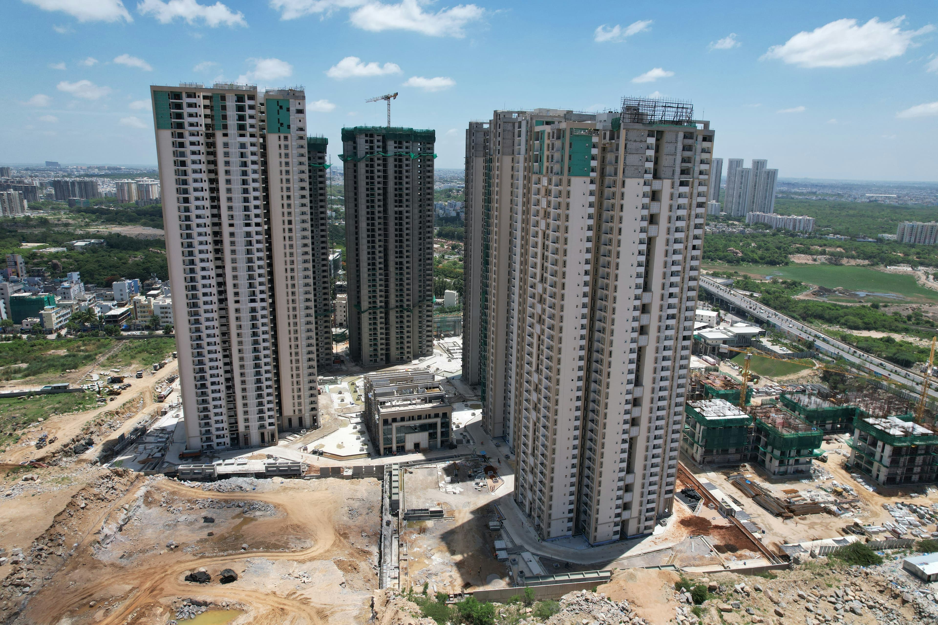Real Estate & Apartments
